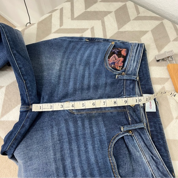 Driftwood Women's Farrah Flora Embroidered Flare Jeans dark Wash size 30 - Picture 11 of 12